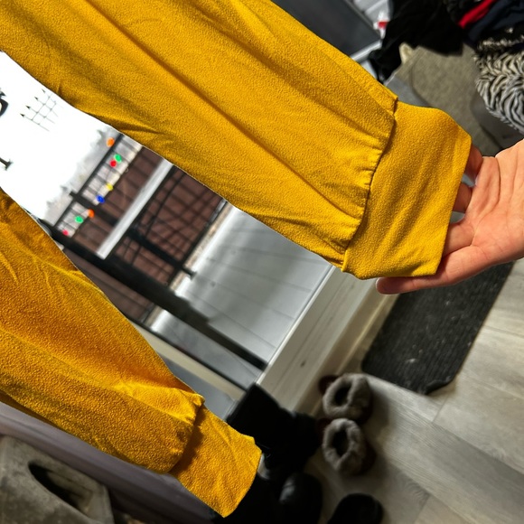 Yellow joggers - Picture 4 of 5